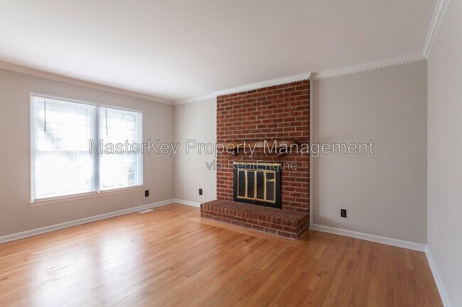 Foto del edificio - 702 Buckingham Rd