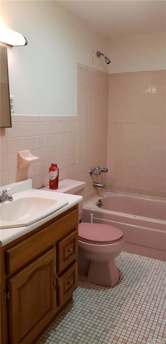 Foto del edificio - 161-33 Normal Rd