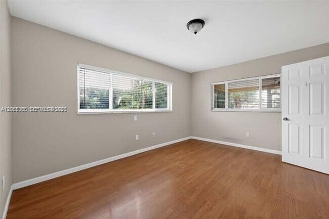Foto del edificio - 1104 SW 12th St