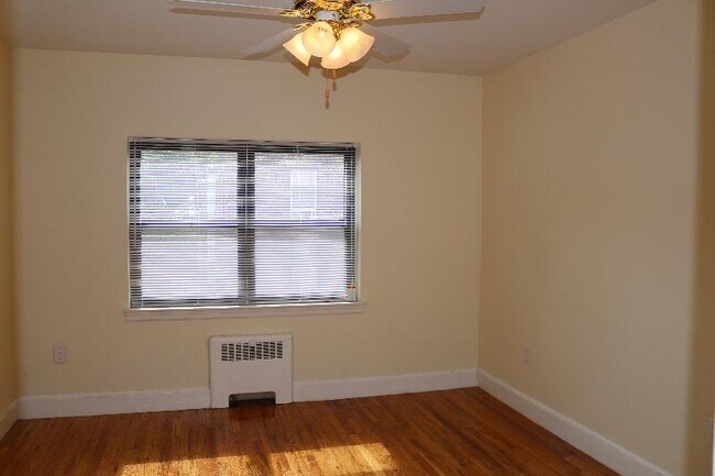 Building Photo - 114 Longwood Ave