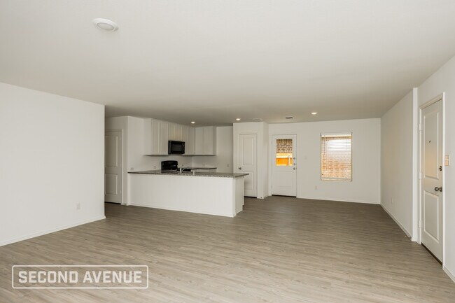 Foto del edificio - 1936 Aves Gln Ln