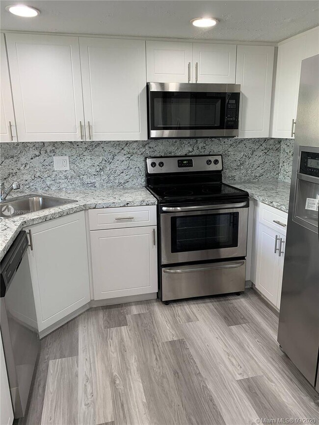 Foto del edificio - 1100 SW 104th Ct
