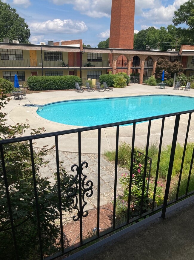 Building Photo - 807 W Trinity Ave