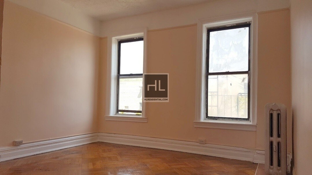 Building Photo - 361 Maple St