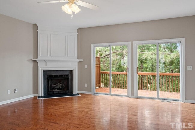 Building Photo - **OFFERING REFUNDABLE APPLICATION FEES** Terrific 3BD, 2.5BA Raleigh End Unit Townhome in a Prime...