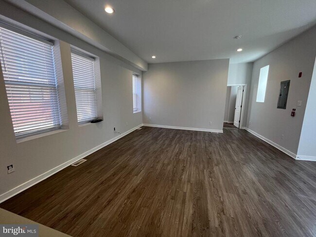 Foto del edificio - 933-35 Belmont Ave