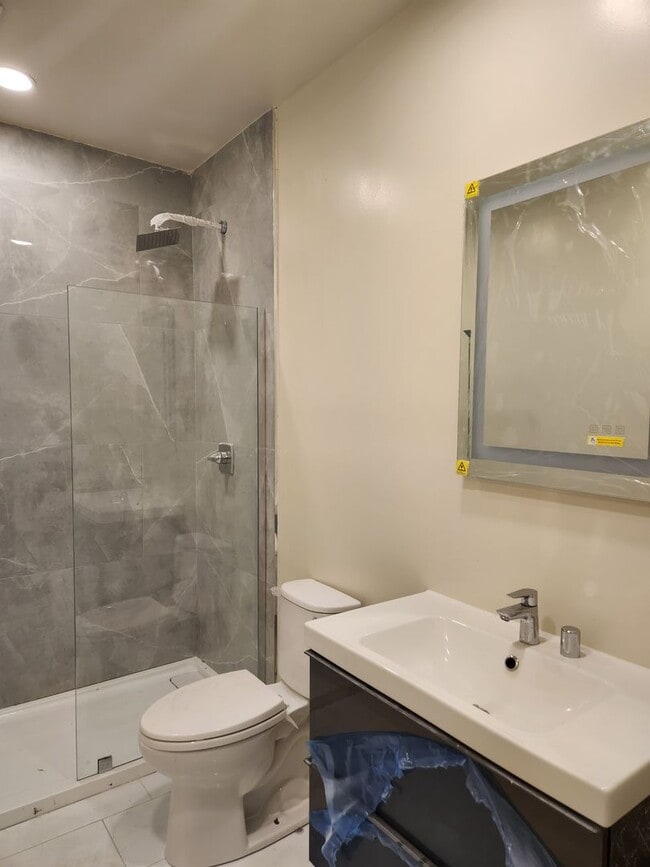 Interior Photo - 570 Boden Way