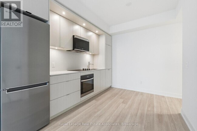 Photo du bâtiment - 60 Central Park Roadway