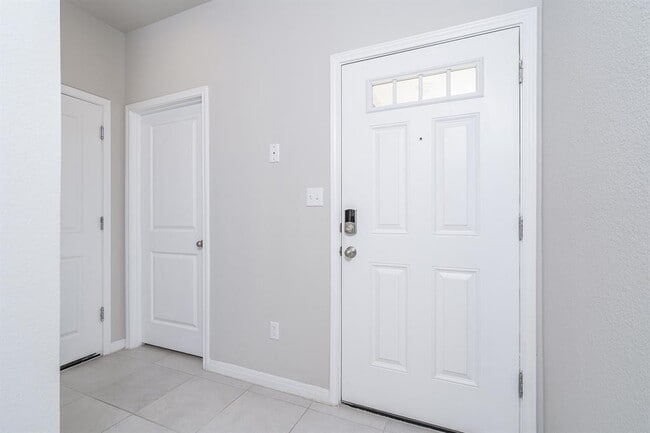 Foto del edificio - 113 Outlaw Dr