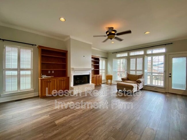 Building Photo - 5706 Wood Ridge Dr