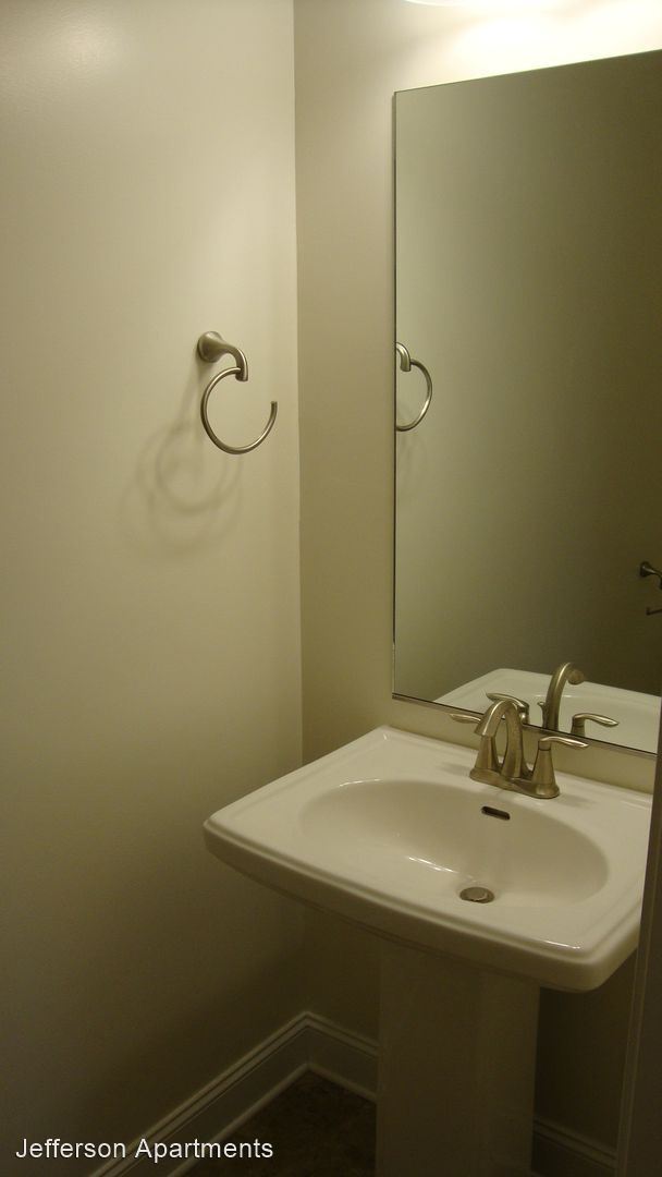 Building Photo - 3 br, 2.5 bath House - 700 Michelle Lane