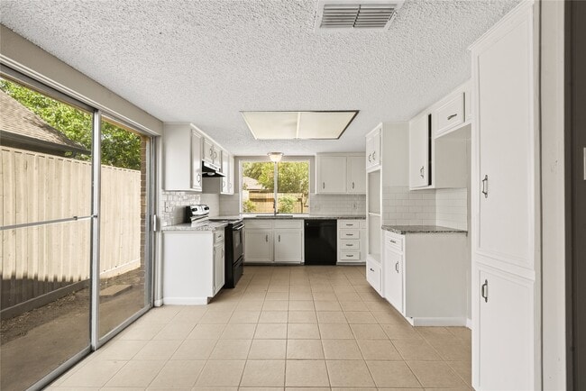 Building Photo - 15911 Mill Point Dr