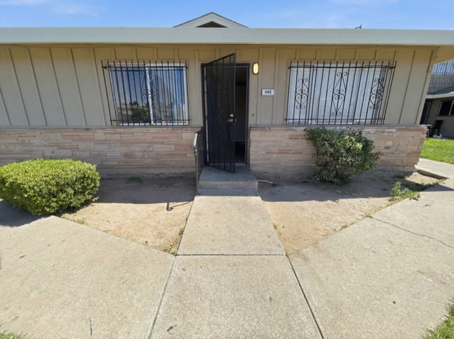 Building Photo - 440 Caribrook Way