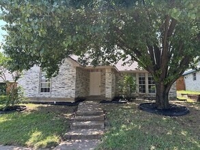 Building Photo - 1042 Kim Ln