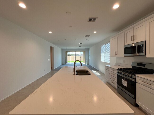 Building Photo - BRAND NEW HOME IN VISTANCIA