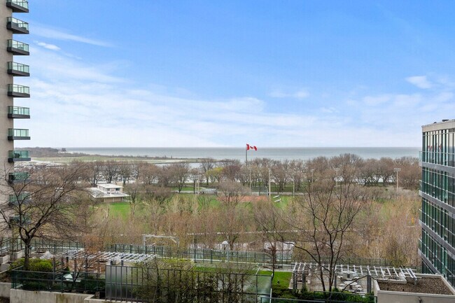 Building Photo - 231 Fort York Blvd