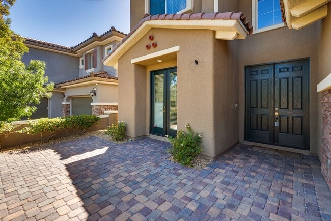 Building Photo - Stunning Summerlin Rental on Private Cul-d...
