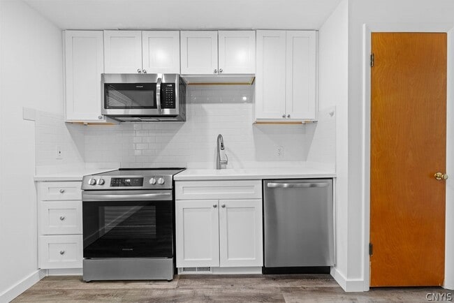 Building Photo - 330 Draper Ave