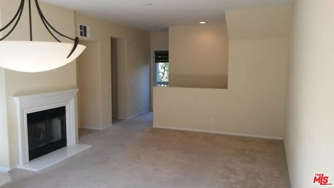 Building Photo - 15225 Kensington Park Dr
