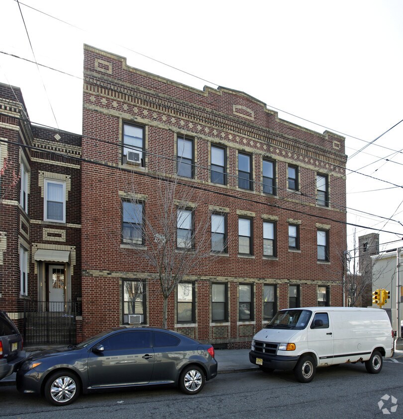 Foto del edificio - 6600-6602 Hudson Ave