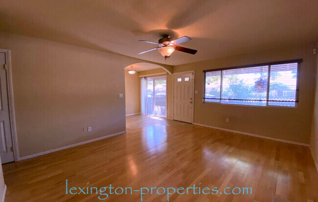 Foto del edificio - Lovely, 2BD/1BA, Condo Available at The Vi...