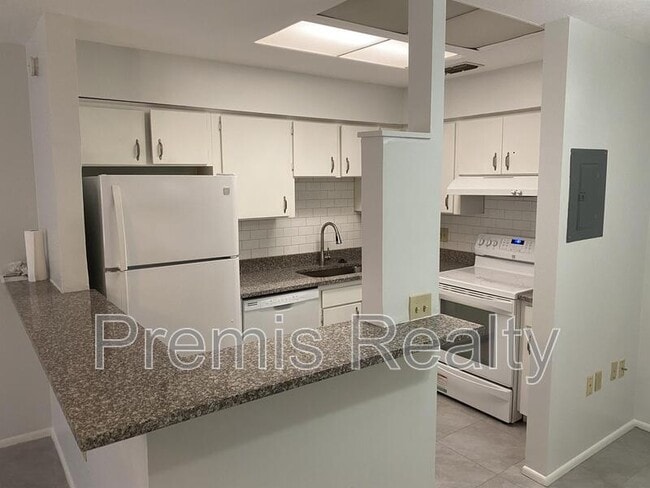 Building Photo - 2360 Maben Cir