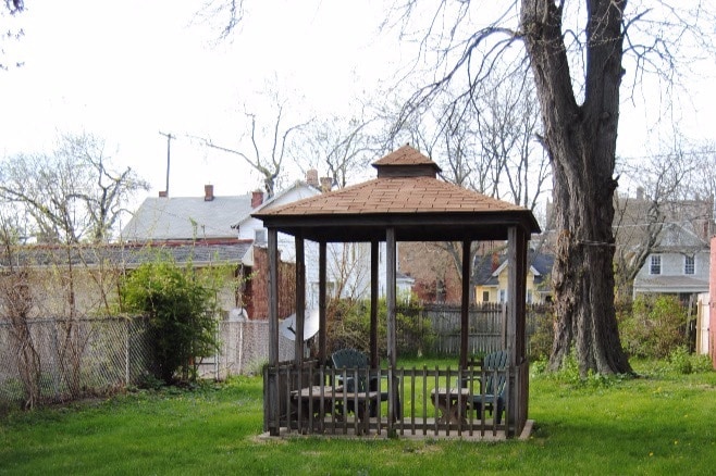 Outdoor space - 414 Floyd St