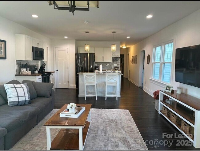 Foto del edificio - 135 Estelle Rd