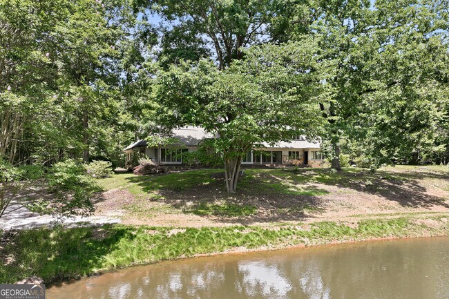 Foto del edificio - 3735 Smithtown Rd