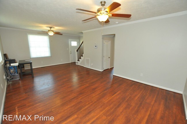 Foto del edificio - 4 br, 2 bath House - 32 Mitchell Rd.
