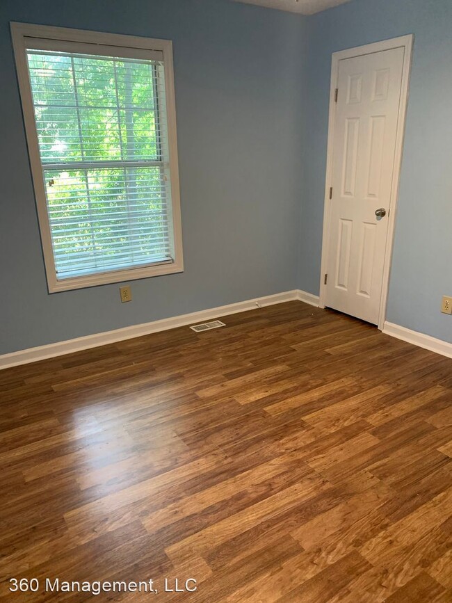 Building Photo - 3 br, 2.5 bath House - 1102 Chinook St