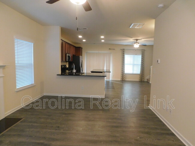 Foto del edificio - 8401 Summerford Dr