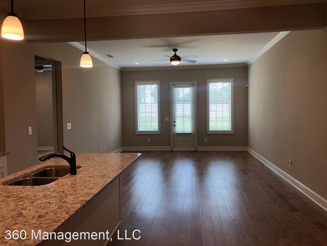 Building Photo - 3 br, 2.5 bath House - 1704 W. Farmville Rd