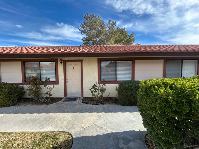 Building Photo - 720 N Florence St