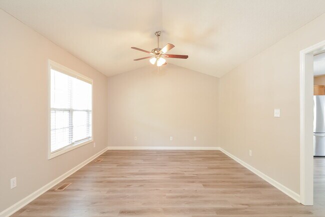 Foto del edificio - 1256 Grovewood Dr