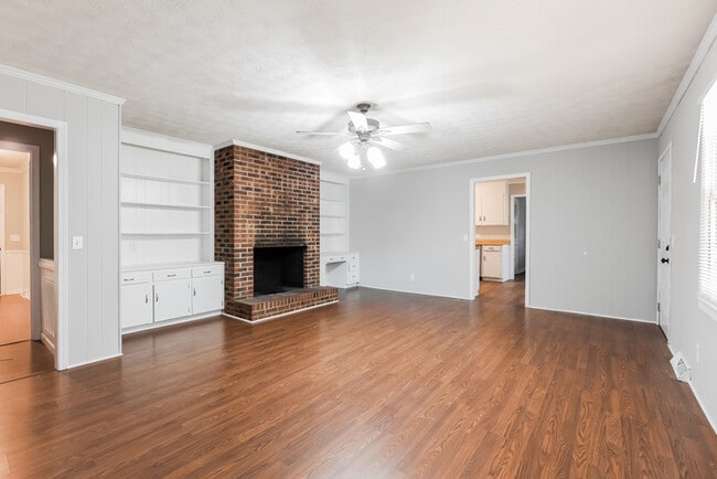 Foto del edificio - 140 Oak Park Dr