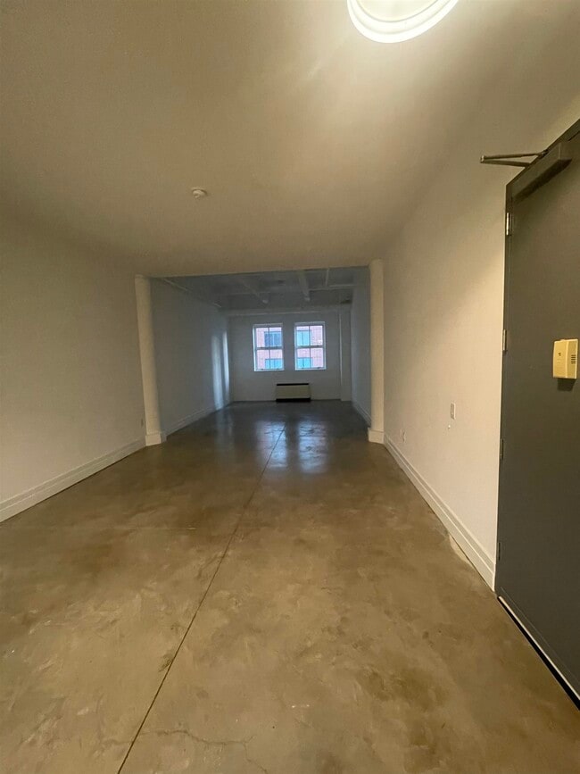 Building Photo - 150 Bay St