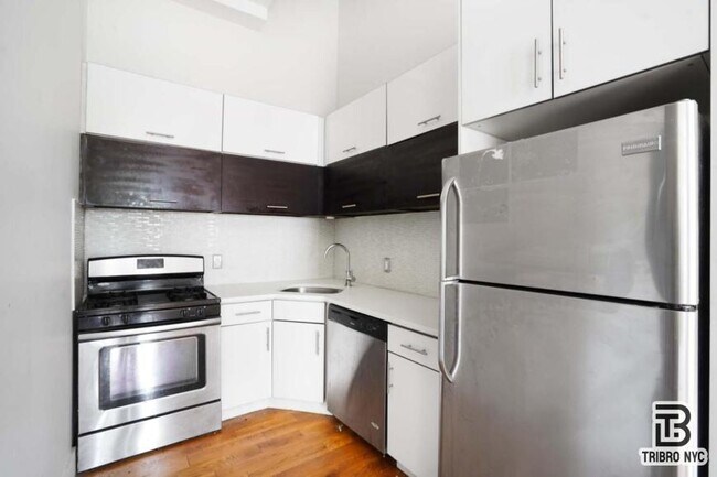 Building Photo - 3 bedroom in Brooklyn NY 11217
