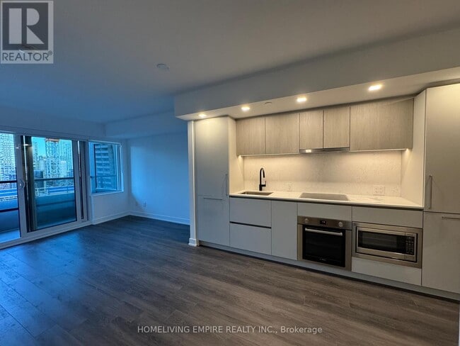 Building Photo - 609 Sherbourne St