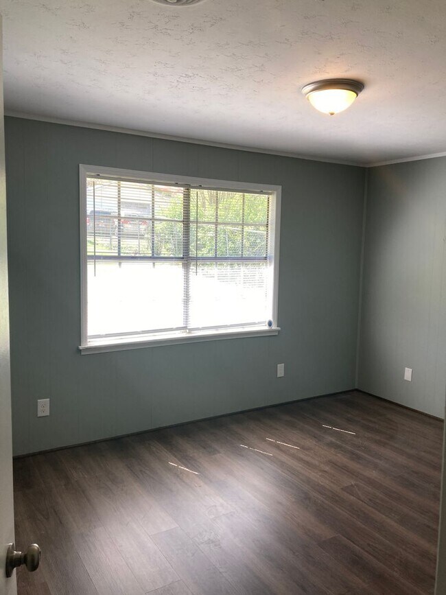 Foto del edificio - 915 W 56th St