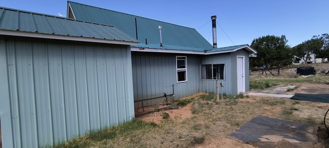 Foto del edificio - Large Studio Apartment on 20 acres in Old Iron Town