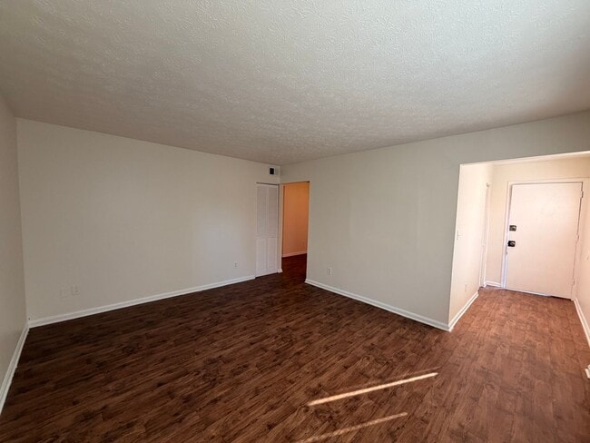 Interior Photo - Auburndale