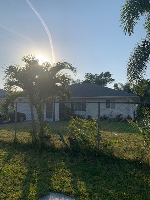 Foto principal - 380 S Venice Blvd
