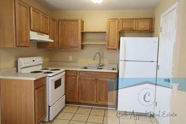 Building Photo - Spacious 1 bed 1 bath apt