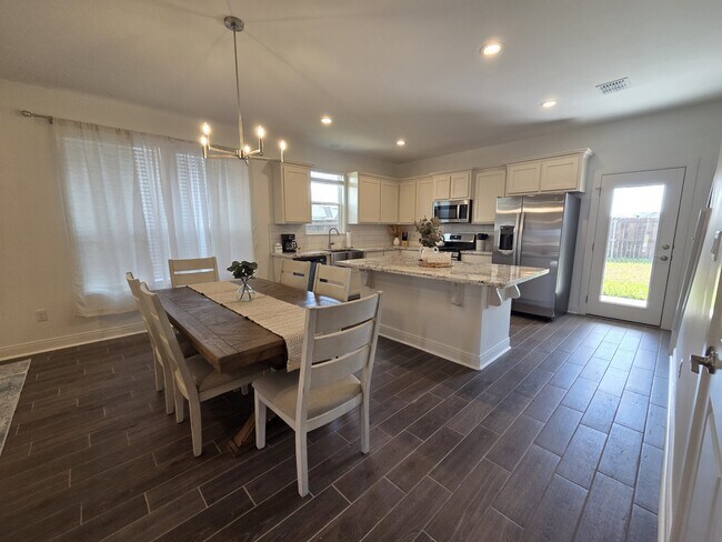 Foto del edificio - 14025 Westcave Falls Ln