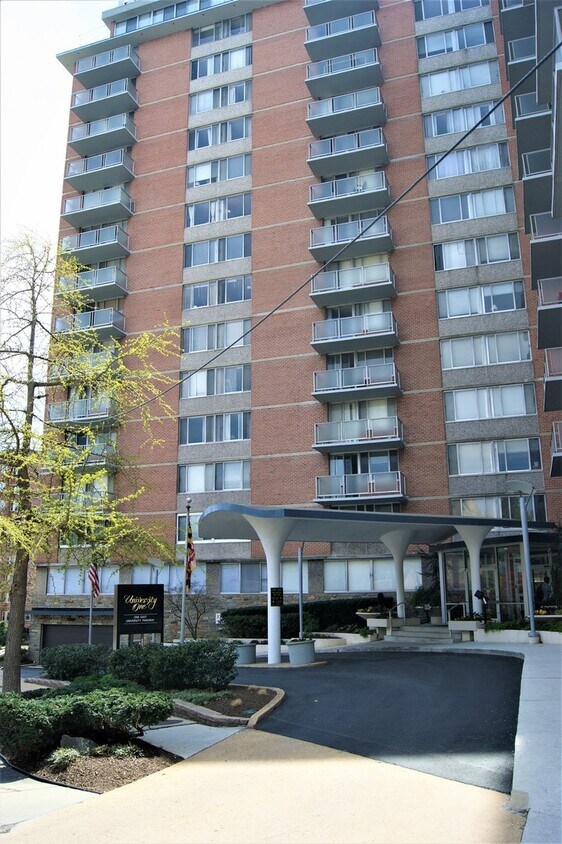 Foto principal - Spacious 2 Bedroom Condo at Gateway Park n...