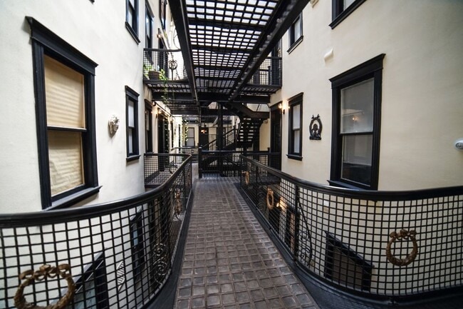 Foto del edificio - 2800 N Pine Grove Ave