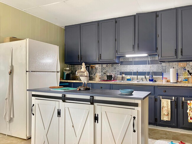 Foto del edificio - 3551 McCorkle Dr