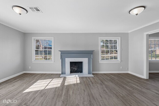 Building Photo - Check Out this 3 bed 2 bath!!
