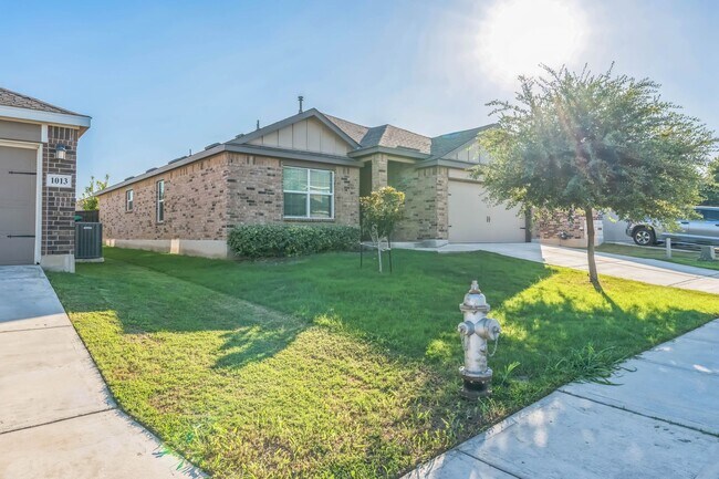 Building Photo - Upgraded 4-Bed, 2-Bath Home with Designer ...